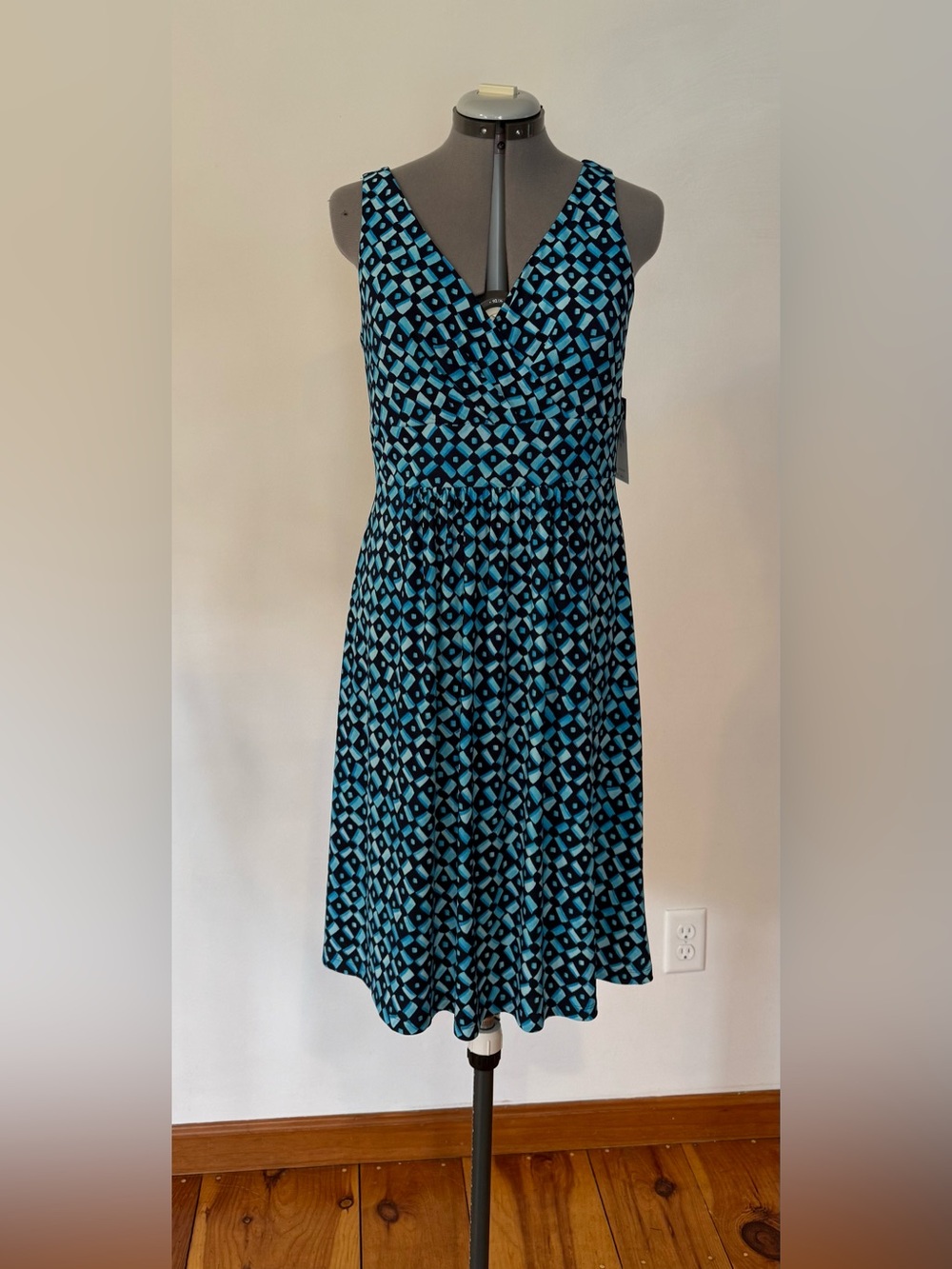 Sleeveless Blue Geometric Dress with V-Neck